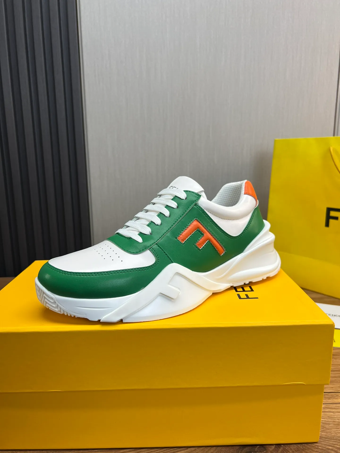 Men's shoes 💰520💰 Fendi [Fendi] hot style is on the market 🔥Fashionable casual men's shoes 🔱 Made of original cowhide + breathable mesh lining + sheepskin feet, perfect shape, top quality, you deserve it 🔜Original outsole, ultra-light, non-slip and wear-resistant 👣 Standard size 38-44 (customized in 45)